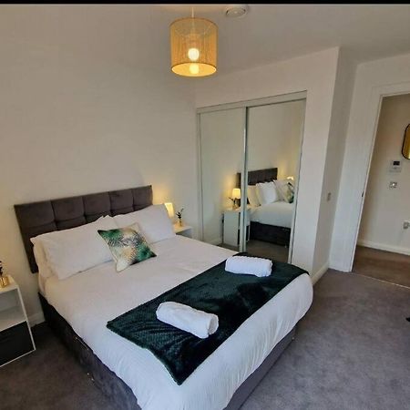 Modern Apartment, Sleeps 6, Belfast City Centre Экстерьер фото