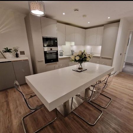 Modern Apartment, Sleeps 6, Belfast City Centre Экстерьер фото