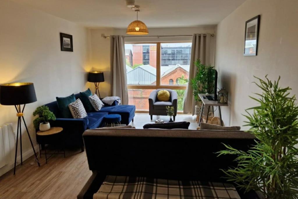 Modern Apartment, Sleeps 6, Belfast City Centre Экстерьер фото