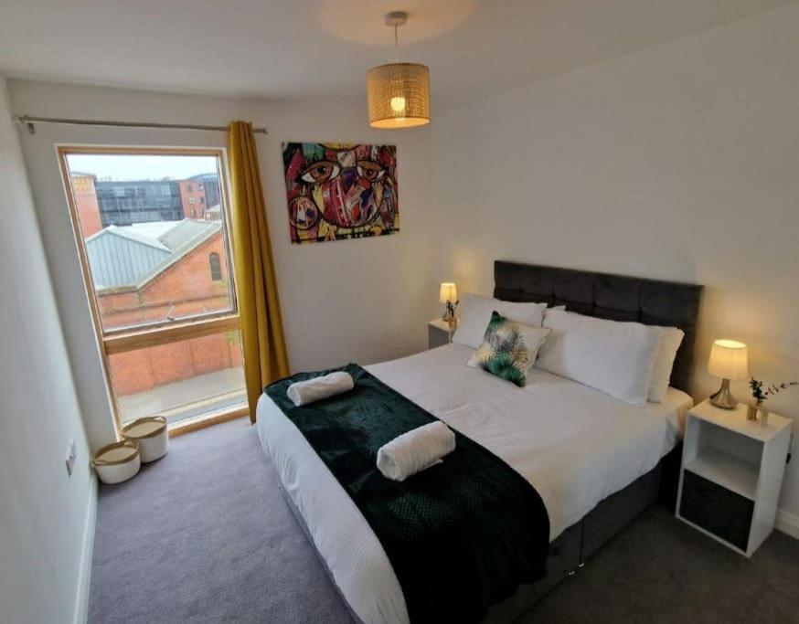 Modern Apartment, Sleeps 6, Belfast City Centre Экстерьер фото