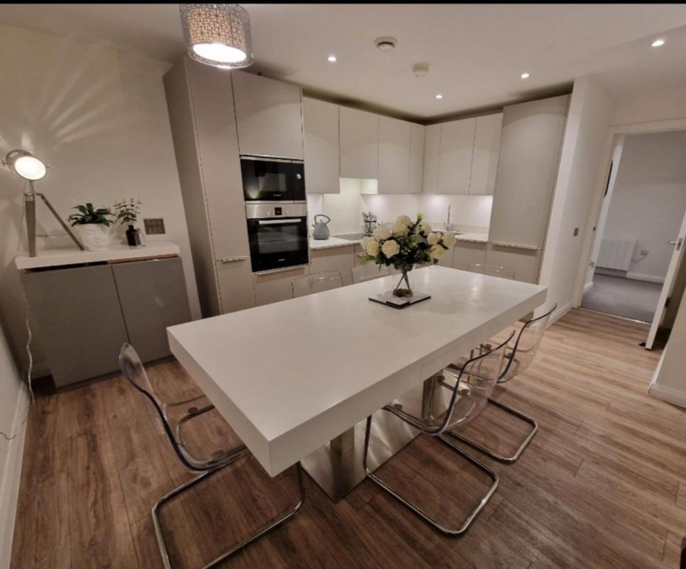 Modern Apartment, Sleeps 6, Belfast City Centre Экстерьер фото